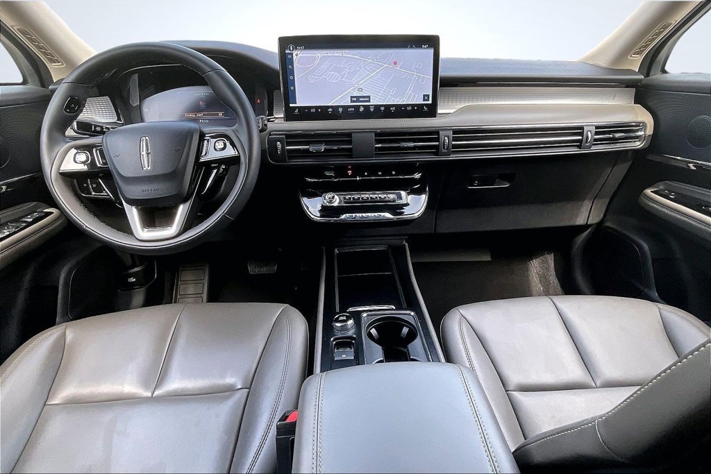 Used 2023 Lincoln Corsair FWD image 9