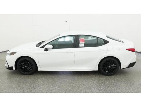 New 2026 Toyota Camry SE FWD image 3