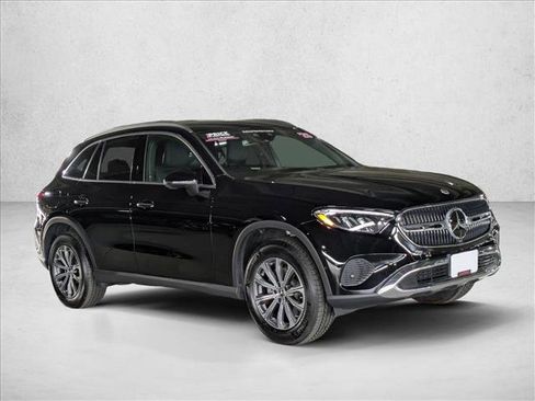 Certified 2025 Mercedes-Benz GLC 300 image 3