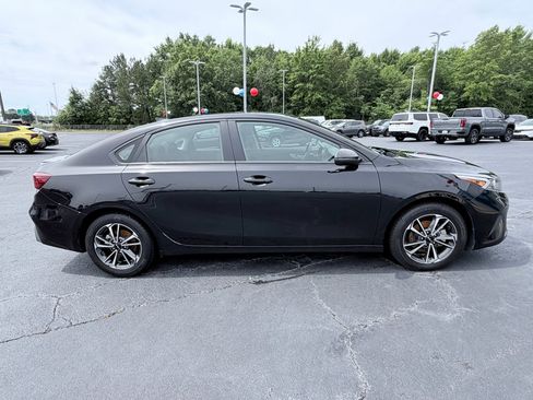 Used 2023 Kia Forte LXS w/ LXS Technology Package FWD image 4
