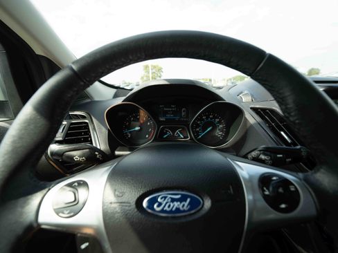 Used 2016 Ford Escape Titanium w/ Equipment Group 301A AWD/4WD image 15