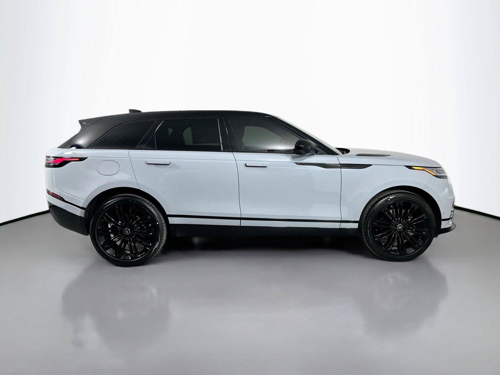 Used 2026 Land Rover Range Rover Velar Dynamic SE AWD/4WD image 4