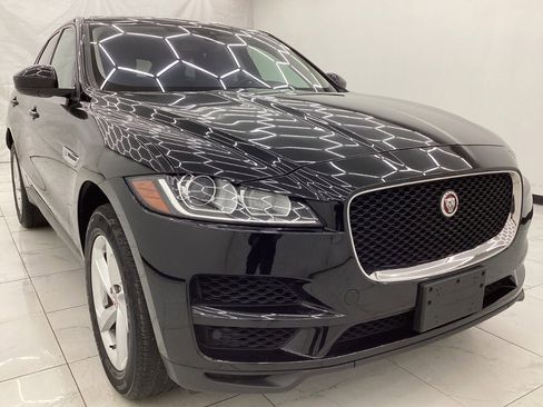 Used 2018 Jaguar F-PACE Premium image 3