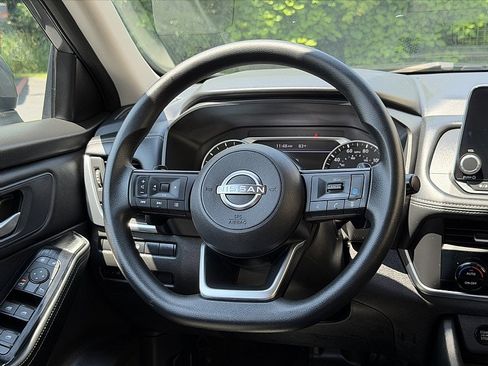 Used 2024 Nissan Rogue SV AWD/4WD image 12