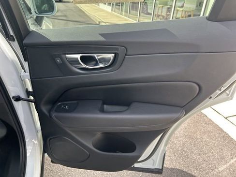 Certified 2022 Volvo XC60 B5 Momentum w/ Climate Package image 12