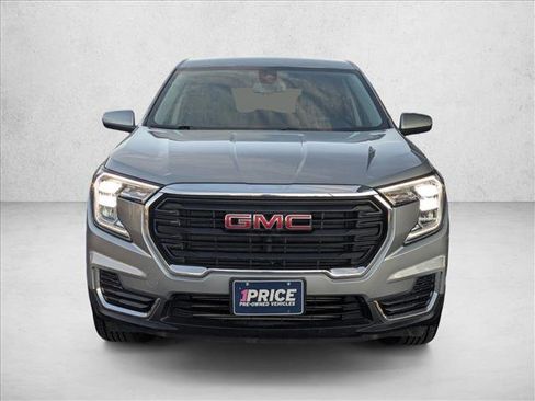 Used 2024 GMC Terrain SLE image 2