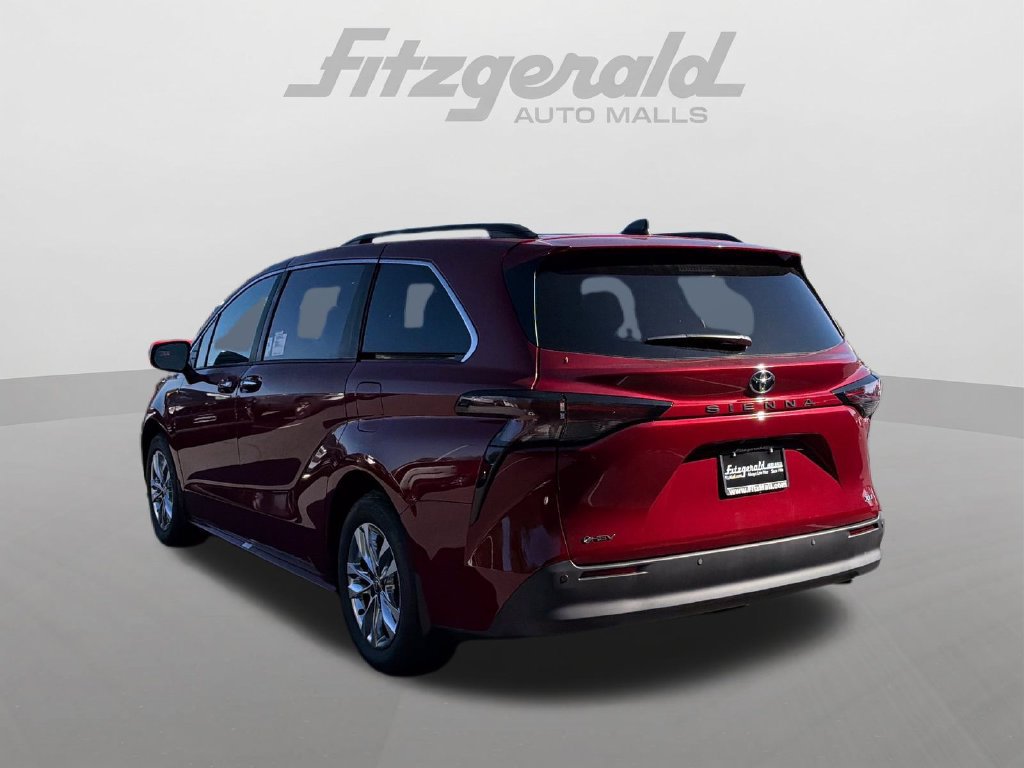 Used 2026 Toyota Sienna XLE FWD image 6