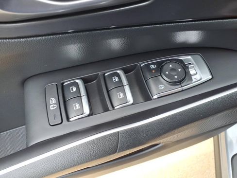 Used 2025 Kia Sorento LX FWD image 17