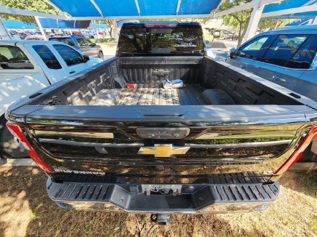Used 2024 Chevrolet Silverado 2500 LT w/ Texas Edition AWD/4WD image 5