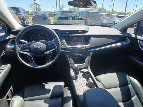 Used 2017 Cadillac XT5 Luxury w/ Driver Awareness Package image 24