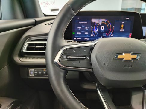 Used 2026 Chevrolet Traverse LT AWD/4WD image 12