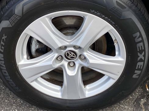 Used 2021 Toyota Highlander L AWD/4WD image 26