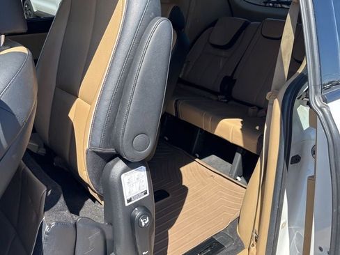 Used 2019 Kia Sedona SX FWD image 19