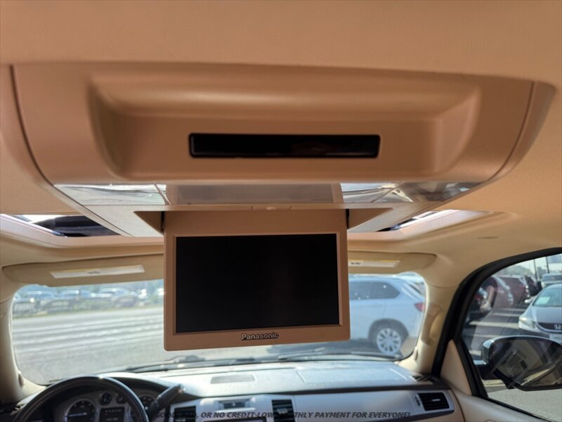 Used 2010 Cadillac Escalade Premium AWD/4WD image 31