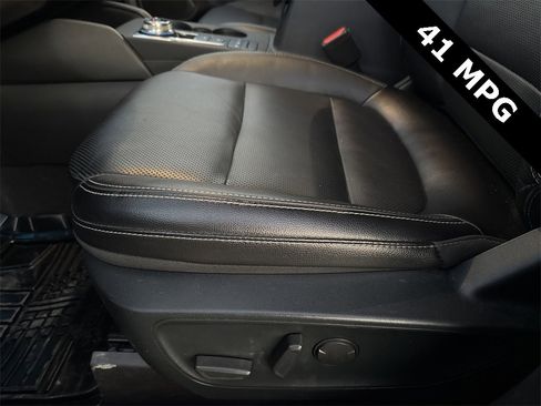 Used 2020 Ford Escape Titanium image 14