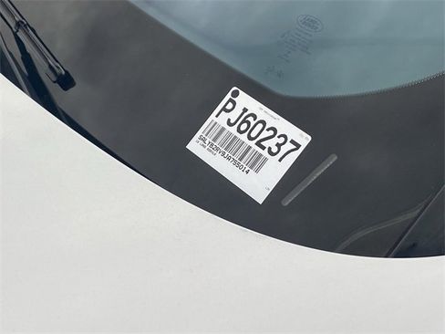 Used 2018 Land Rover Range Rover Velar S image 33