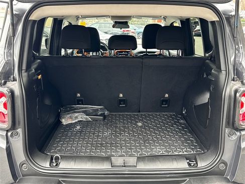 Used 2023 Jeep Renegade Altitude image 18