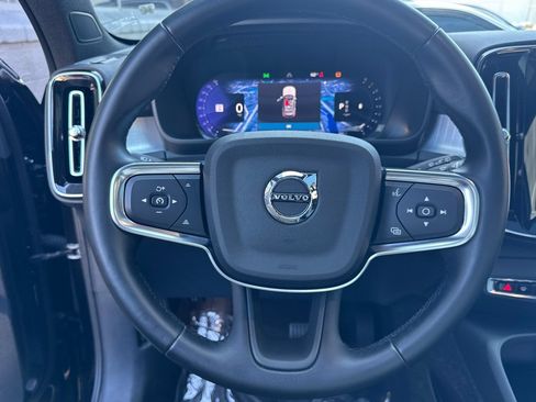 Certified 2025 Volvo XC40 B5 Core AWD/4WD image 24