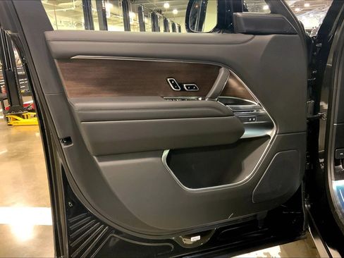 New 2026 Land Rover Range Rover SE image 10