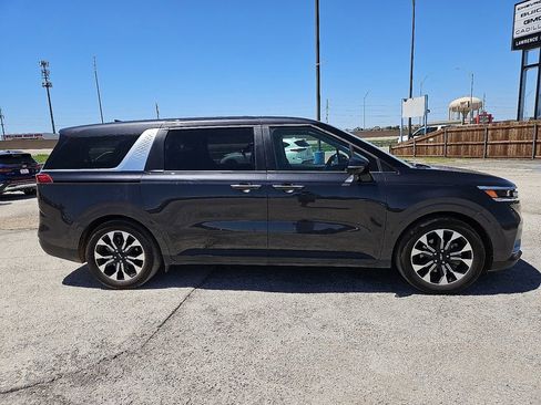 Used 2024 Kia Carnival EX FWD image 9
