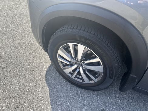 Used 2022 Nissan Pathfinder SL image 11