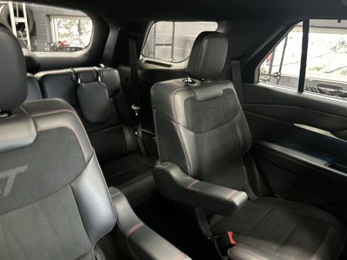 Used 2025 Ford Explorer ST image 6