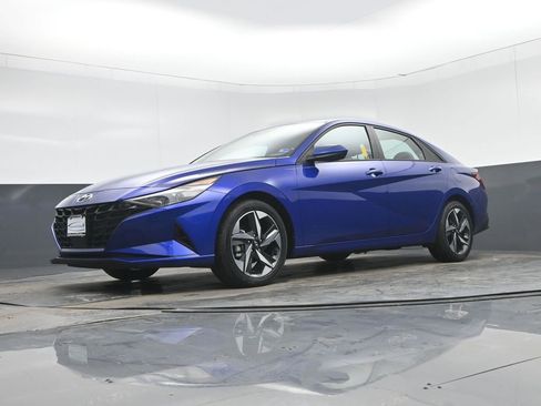 Used 2023 Hyundai Elantra SEL w/ Convenience Package image 52