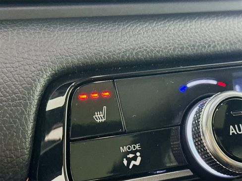 Used 2025 Honda Pilot TrailSport image 17