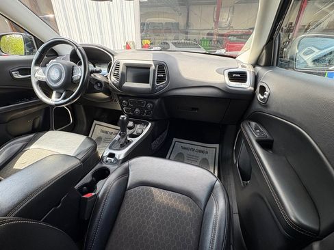Used 2019 Jeep Compass Latitude image 18