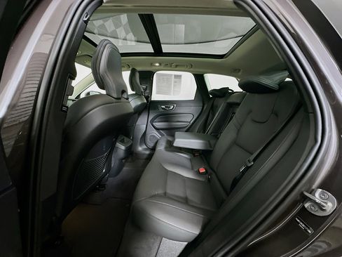 Used 2025 Volvo XC60 B5 Plus image 28