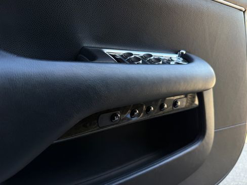Used 2017 Rolls-Royce Dawn image 37