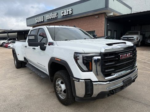 Used 2024 GMC Sierra 3500 Pro image 2