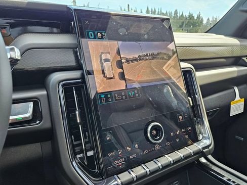 New 2026 GMC Yukon AT4 AWD/4WD image 32