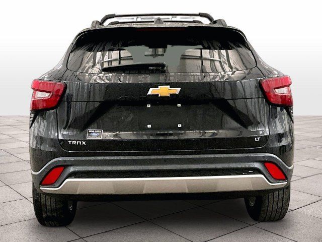 Used 2024 Chevrolet Trax LT w/ Driver Confidence Package FWD image 4