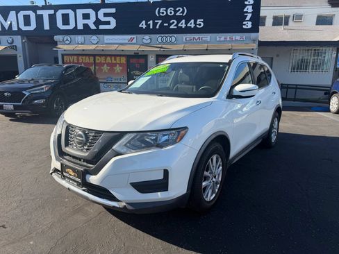 Used 2020 Nissan Rogue SV FWD image 1