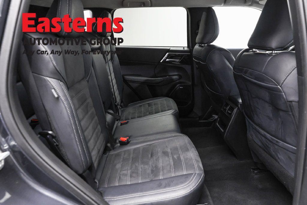 Used 2025 Mitsubishi Outlander SE FWD image 24