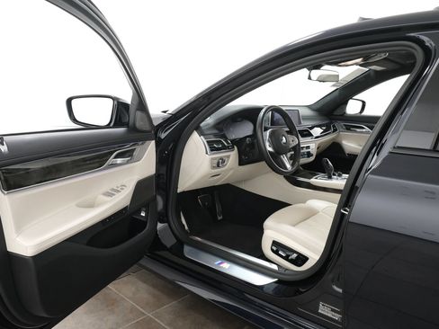 Used 2022 BMW 750i xDrive w/ Executive Package AWD/4WD image 24