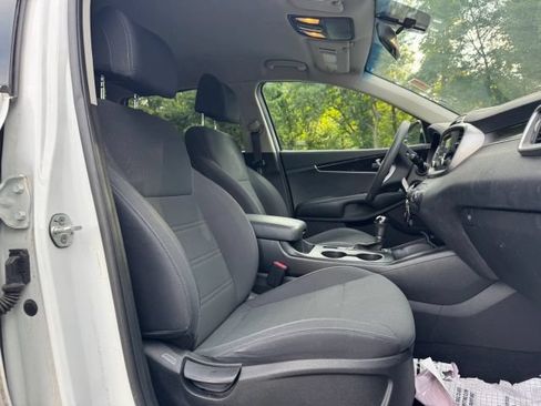 Used 2017 Kia Sorento AWD image 19