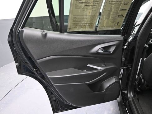 Used 2025 Chevrolet Trax LS image 28