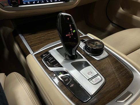 Used 2018 BMW 740i image 35