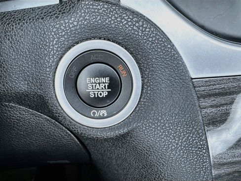 Used 2019 Chrysler 300 Touring w/ Chrome Appearance Package RWD image 18