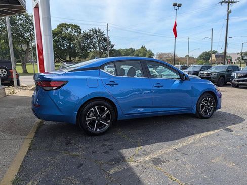 Used 2024 Nissan Sentra SV FWD image 11