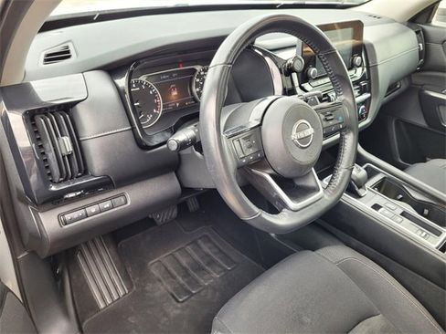 Used 2022 Nissan Pathfinder SV w/ SV Premium Package image 17