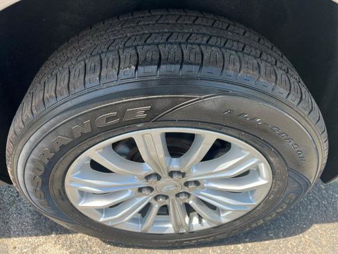 Used 2019 Cadillac XT5 AWD image 9