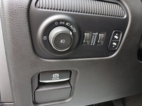 Used 2024 Jeep Wagoneer L 4WD image 37