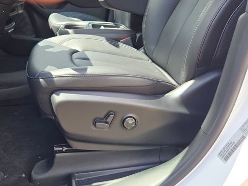 New 2027 Chrysler Pacifica LX FWD image 23
