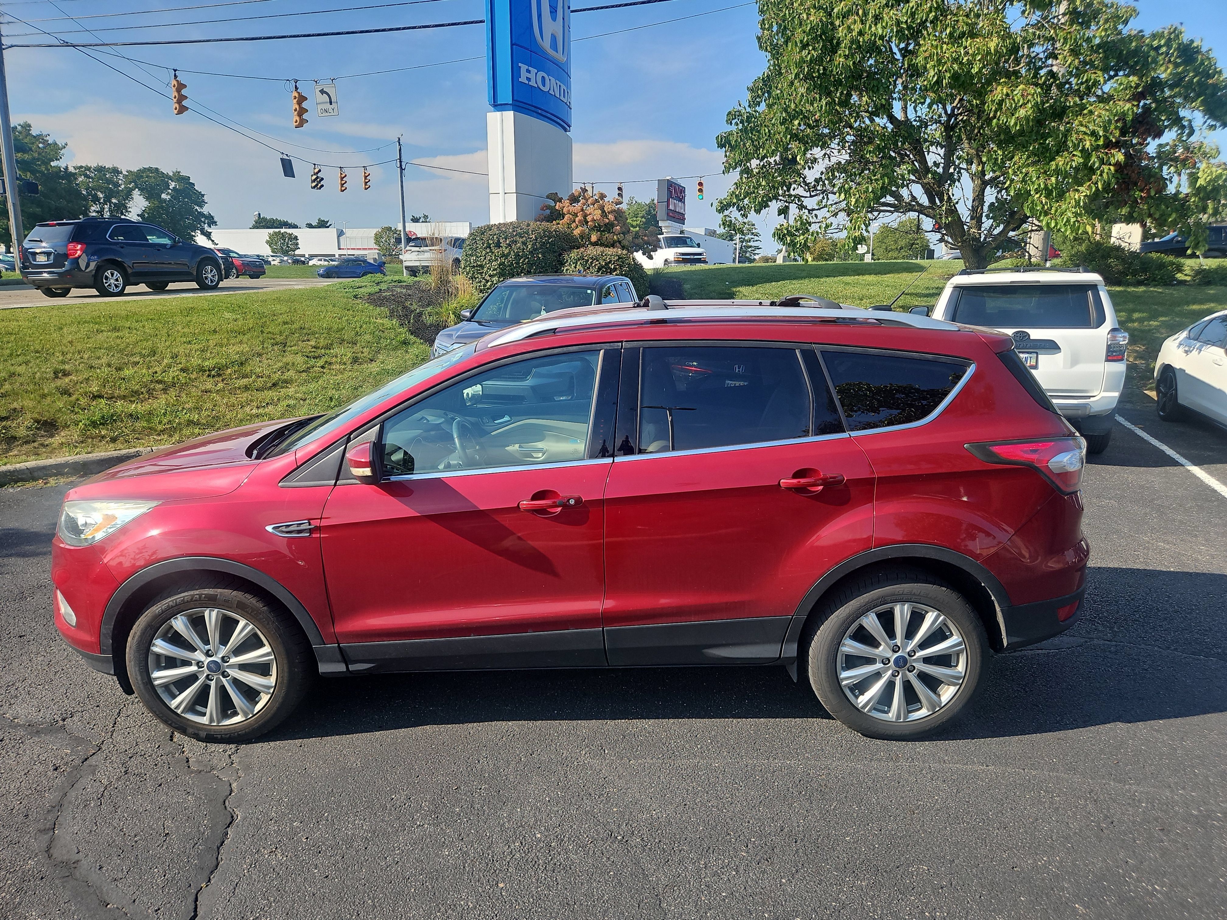 Used 2017 Ford Escape Titanium FWD image 3