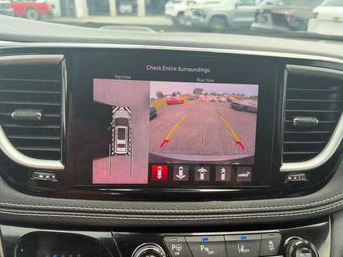 Used 2022 Chrysler Pacifica Touring-L w/ Uconnect Theater Family Group FWD image 20