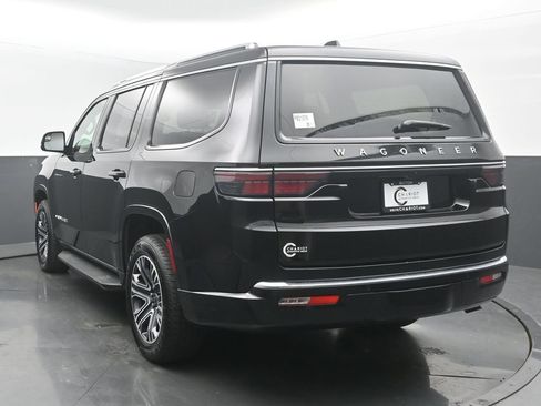 Used 2025 Jeep Wagoneer 4WD image 4