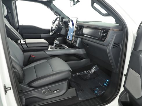 Used 2025 Ford F150 Lightning Lariat image 16